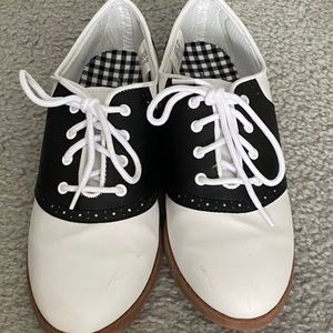Women’s Saddle Shoes